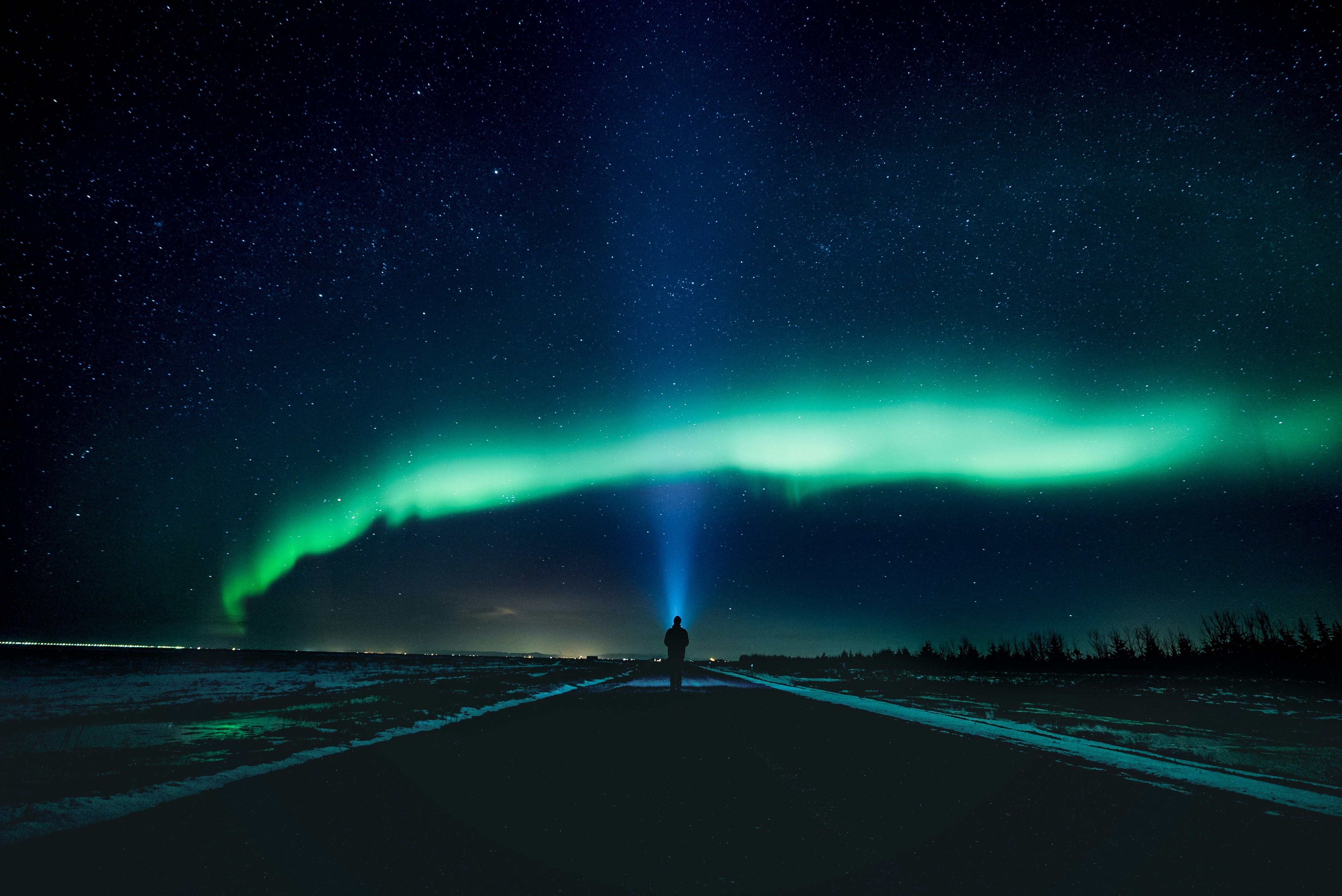 A captivating view of the Northern Lights painting the night sky with vibrant colors, a mesmerizing celestial phenomenon witnessed across 17 states.