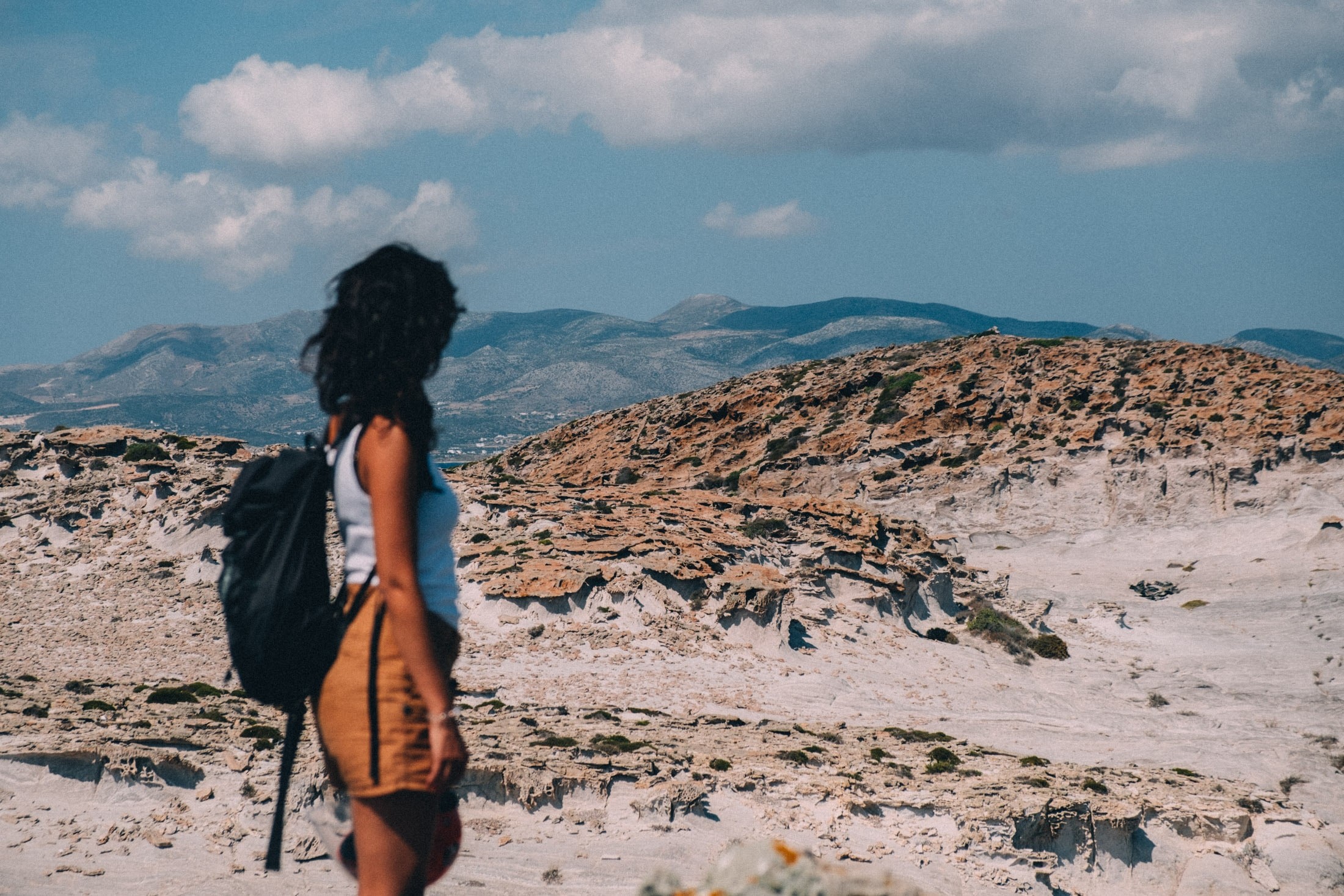 The Ultimate Guide for Solo Travelers: Embarking on Adventures Alone - Solange Isaacs.