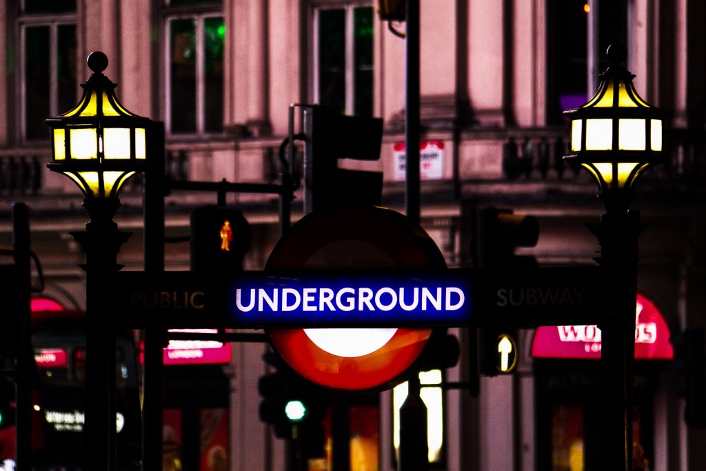 Discovering the Rich History and Efficiency of London's Underground. Solange Isaacs.